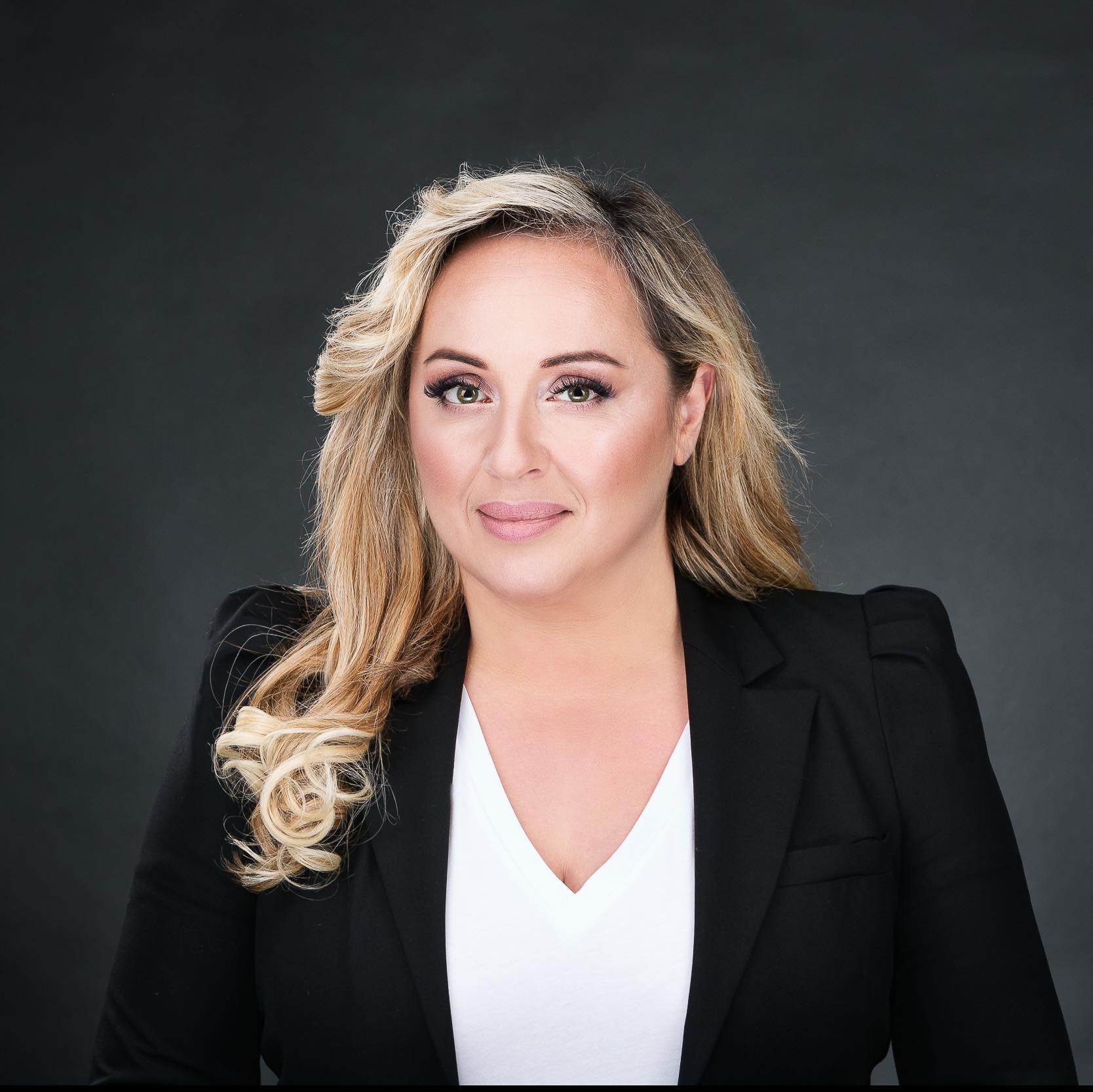 «ΜΕ ΝΟΙΑΖΕΙ ΝΑ ΕΙΜΑΙ ΧΡΗΣΙΜΗ ΣΤΟΥΣ ΠΟΛΙΤΕΣ!!!»