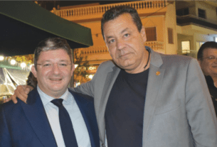 Και ο ∆ήμαρχος Φυλής Χρήστος Παππούς, τα εγκαίνια του πολιτικού γραφείου του Μανώλη Χριστοδουλάκη