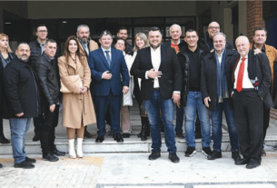 Χριστουγεννιάτικες ευχές αντάλλαξε ο Σπύρος Βρεττός με τους εργαζόμενους του ∆ήμου και των νομικών προσώπων