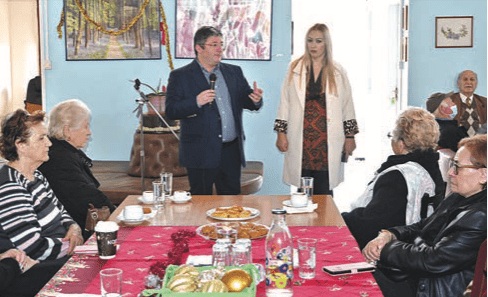 Στη Χριστουγεννιάτικη εκδήλωση του 1ου και 3ου ΚΑΠΗ ο ∆ήμαρχος Σπύρος Βρεττός