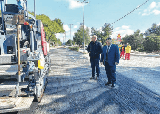 Η ∆ΟΥΛΕΙΑ ∆ΕΝ ΣΤΑΜΑΤΑ ΟΥΤΕ ΤΑ ΧΡΙΣΤΟΥΓΕΝΝΑ ΣΤΟΝ ∆ΗΜΟ ΑΧΑΡΝΩΝ
