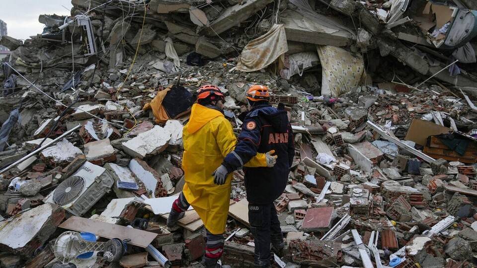 Σεισμός σε Τουρκία – Συρία: Πάνω από 2.300 νεκροί ενώ συνεχίζονται οι επιχειρήσεις διάσωσης