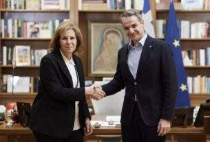 Στη Ν.Δ.  προσχώρησε η πρώην υπουργός του ΠΑΣΟΚ Εύη Χριστοφιλοπούλου