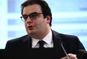 Voucher  300 ευρώ σε 35.000 μαθητές της Α΄Γυμνασίου για την άθληση τους.