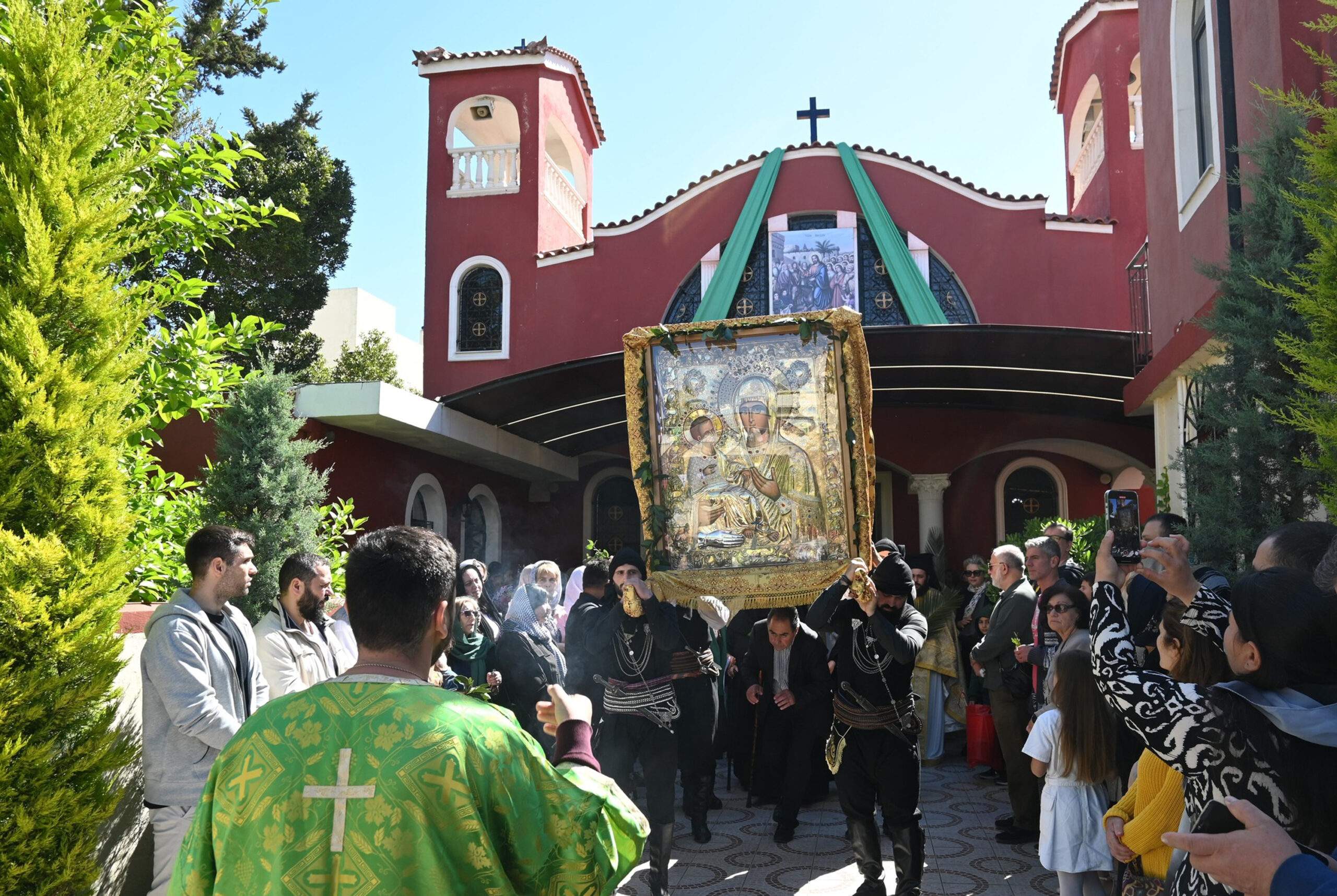 Έμπλεος Χαράς και Ευφροσύνης ο Εορτασμός των Βαΐων στον Καθεδρικό Ναό Αγίου Νικολάου Αχαρνών
