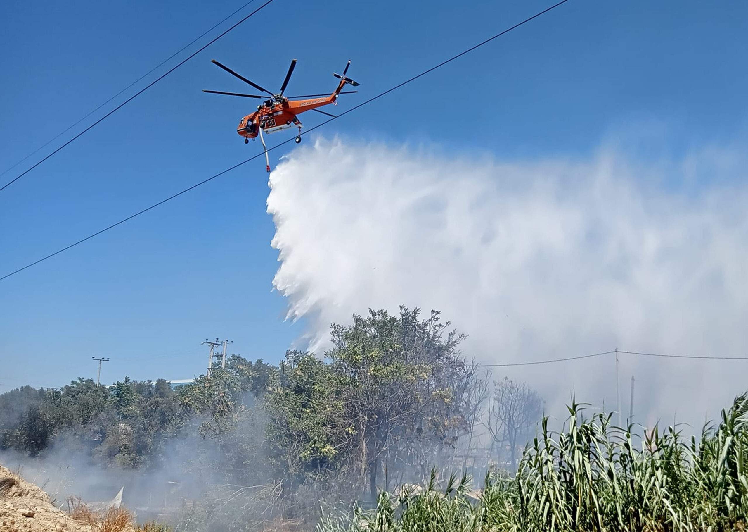 Υπό έλεγχο οι πυρκαγιές σε Βαρυμπόμπη και Κόκκινο Μύλο