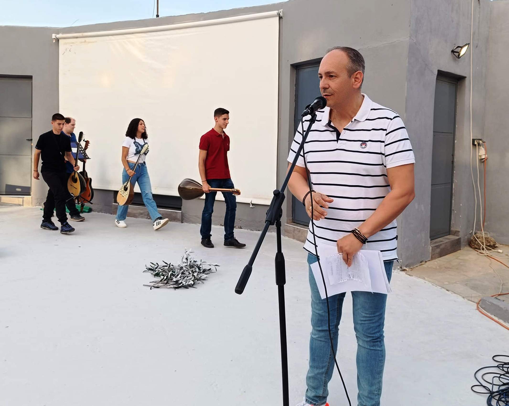 Στιγμές συγκίνησης, χαράς και παράδοσης μοιράστηκαν οι θεατές της πρώτης μέρας του 27ου παιδικού φεστιβάλ.