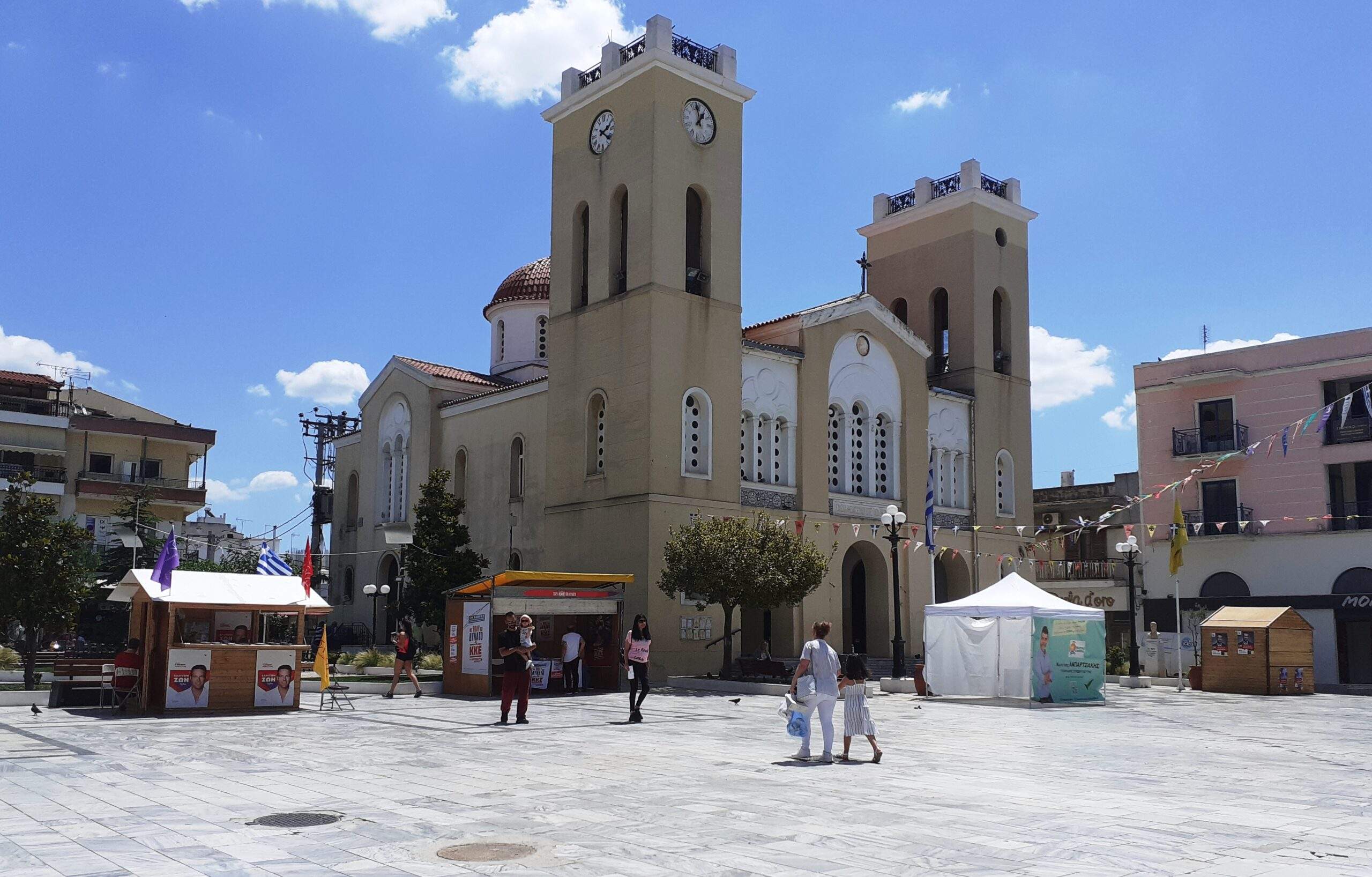 ΦΩΤΟΡΕΠΟΡΤΑΖ :   ΤΑ ΕΚΛΟΓΙΚΑ ΠΕΡΙΠΤΕΡΑ ΣΤΗΝ ΚΕΝΤΡΙΚΗ ΠΛΑΤΕΙΑ  ΑΓΙΟΥ ΒΛΑΣΙΟΥ ΣΤΙΣ ΑΧΑΡΝΕΣ.