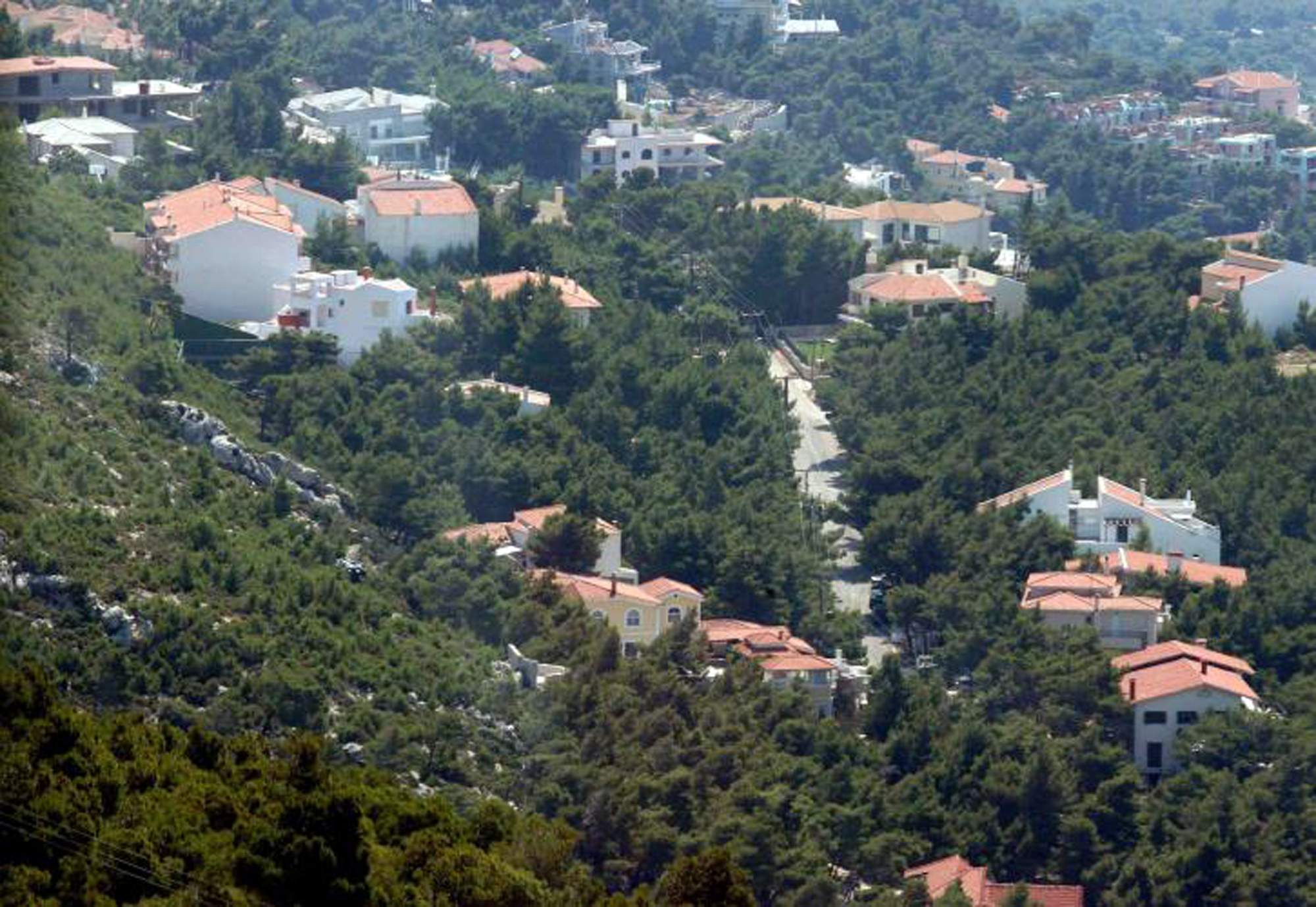 Ακαθάριστα οικόπεδα: Η «διπλή» υποχρέωση των πολιτών, οι προθεσμίες και τα πρόστιμα
