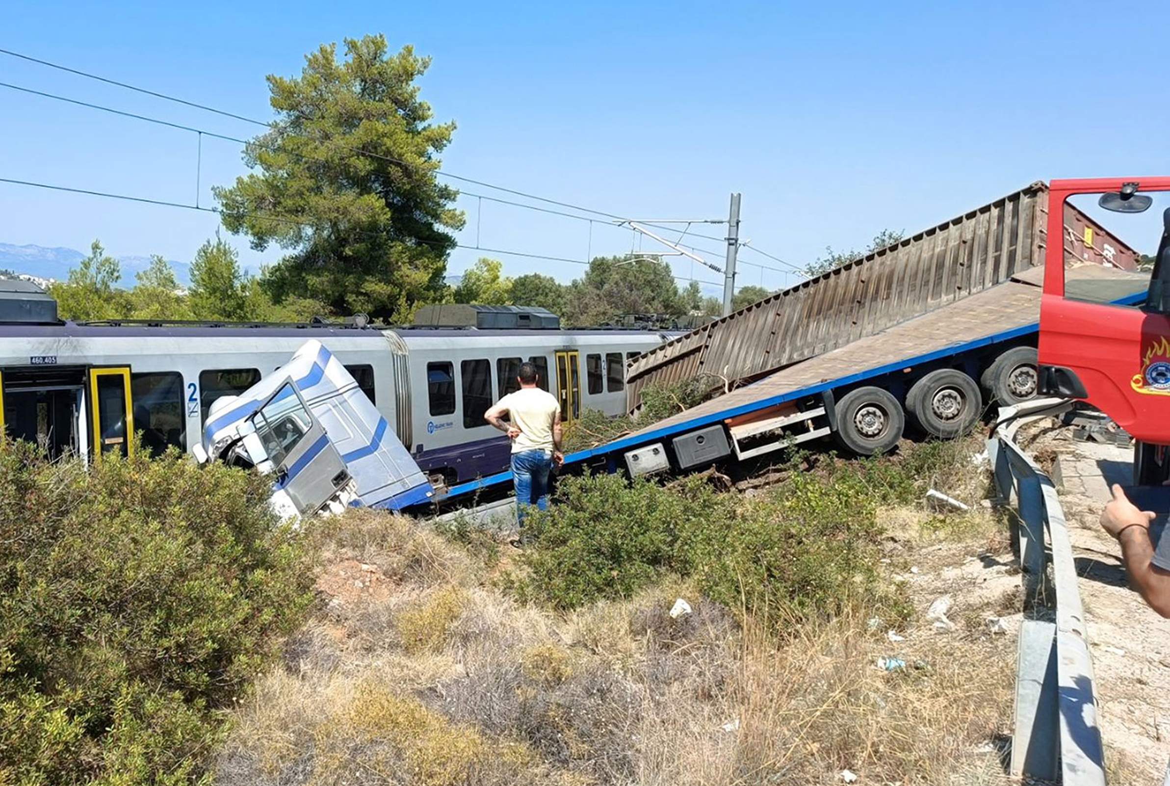 Σύγκρουση τρένου με φορτηγό  στην  Αυλίδα.