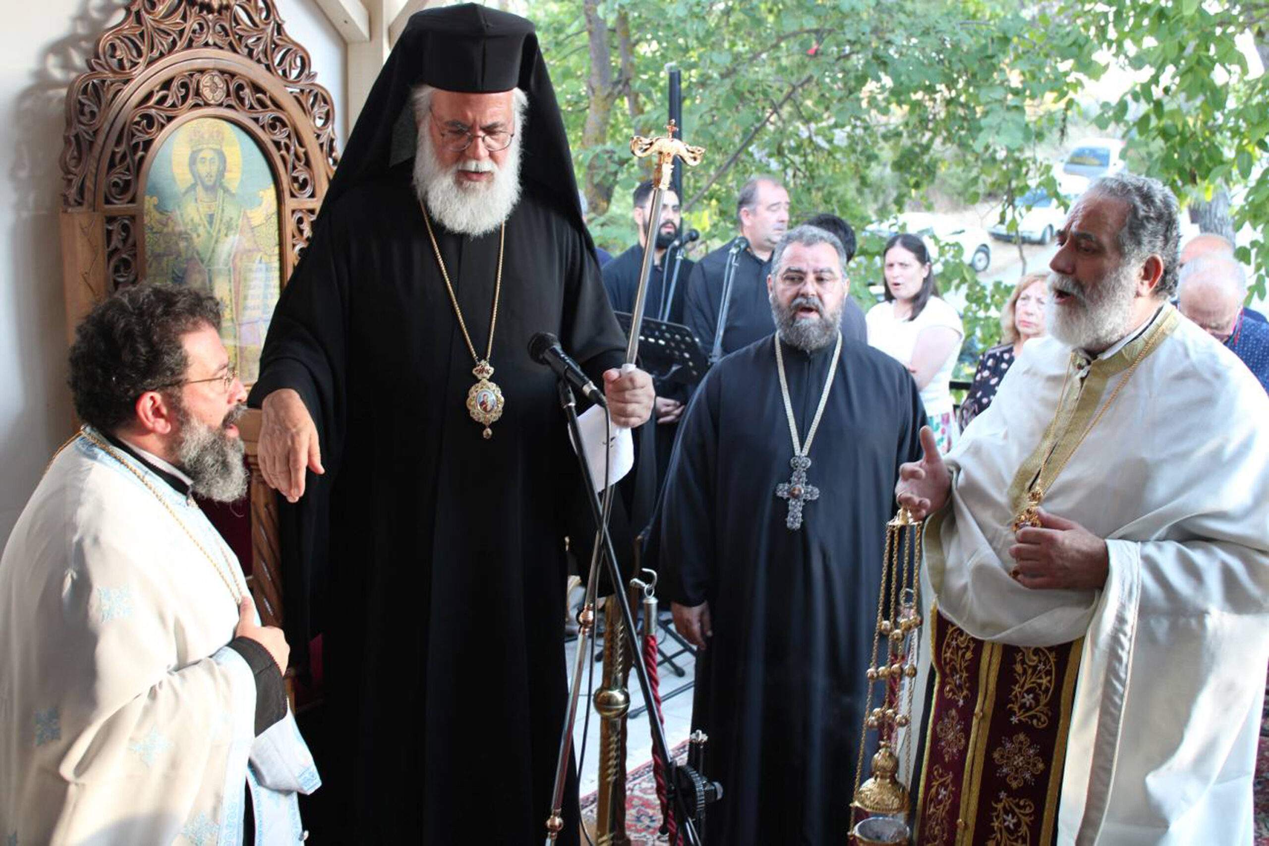 Με λαμπρότητα  η εορτή της Αγίας Κυριακής στη Βαρυμπόμπη