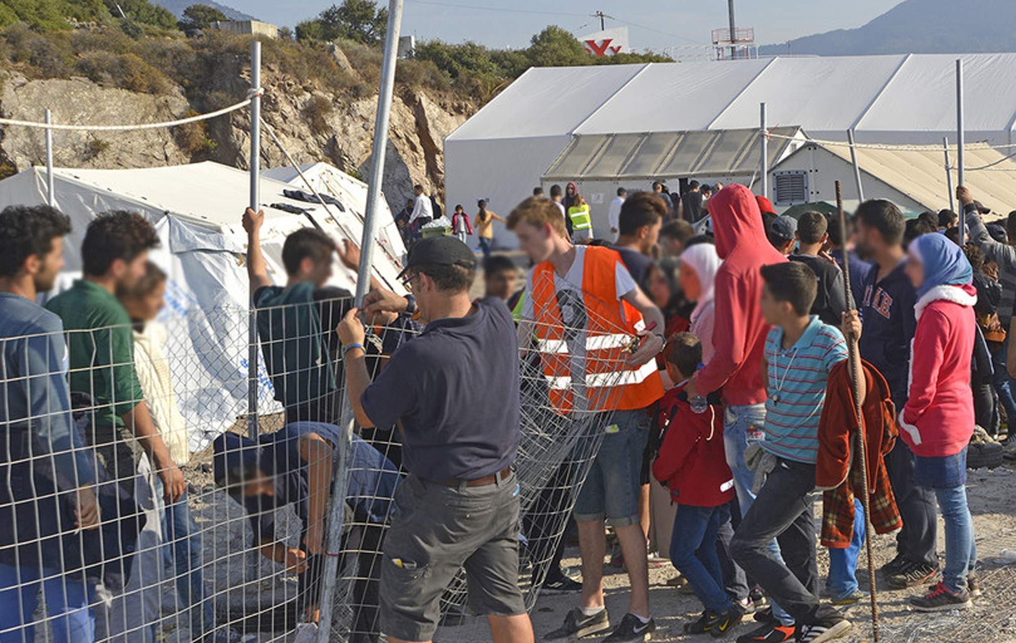 60.000 είναι μόνο οι Ελληνικές ΜΚΟ που δραστηριοποιούνται στην χώρα – Μόλις 75 έχουν εγγραφεί στα Μητρώα!