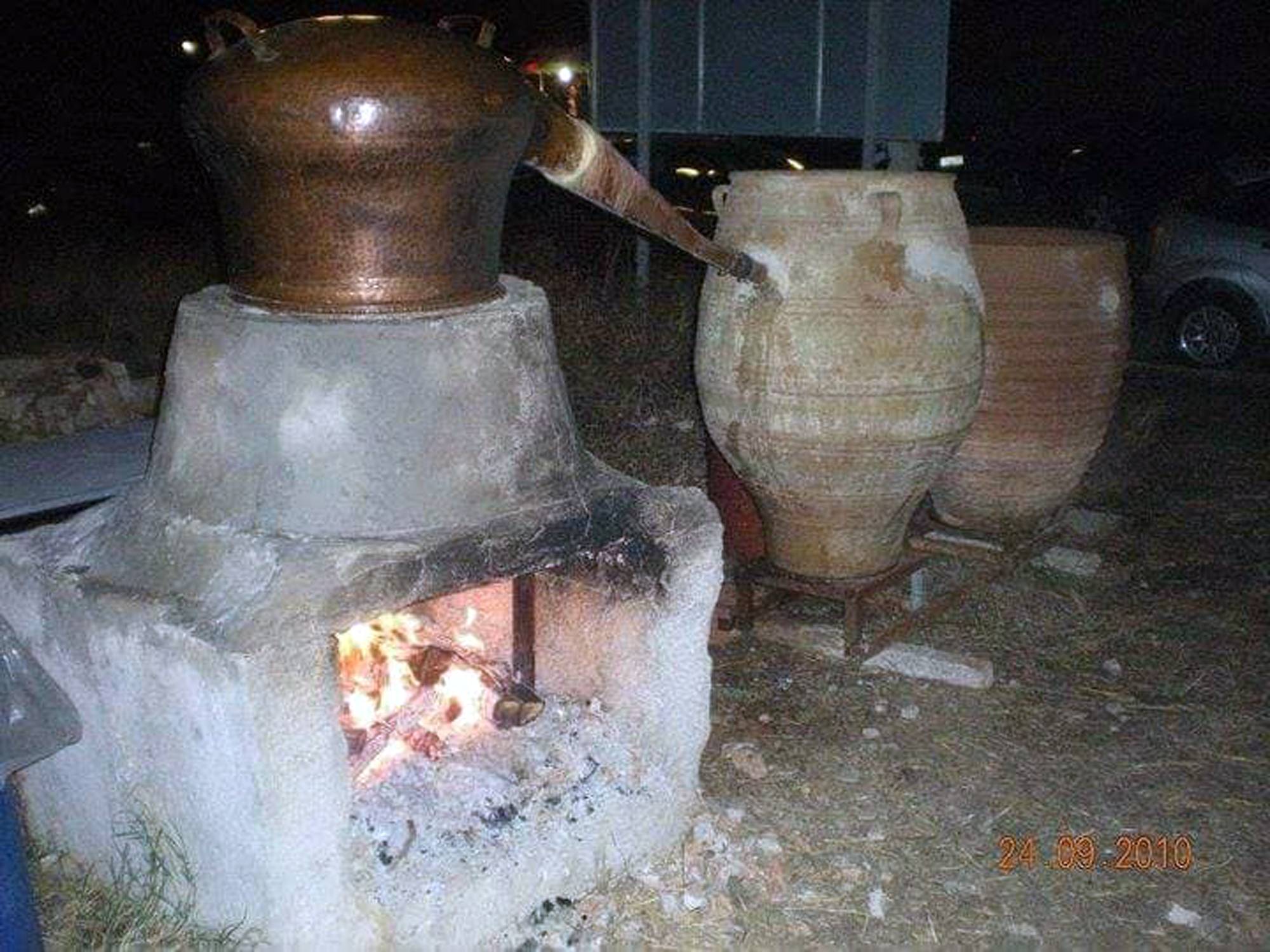 ΣΥΛΛΟΓΟΣ   ΚΡΗΤΩΝ ΑΧΑΡΝΩΝ  ΓΙΟΡΤΗ ΤΣΙΚΟΥΔΙΑΣ 2024 .  Σάββατο 14 Σεπτεμβρίου 2024