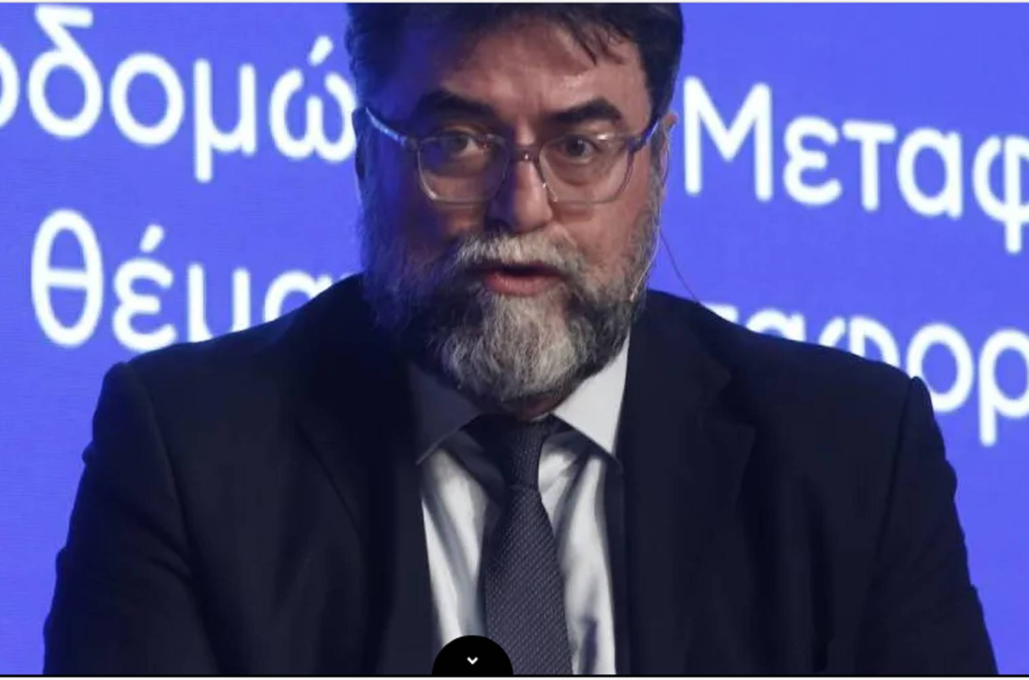 Απέπεμψε τον Διευθυντή του Γραφείου του λόγω σύνδεσης με κύκλωμα τράφικινγκ