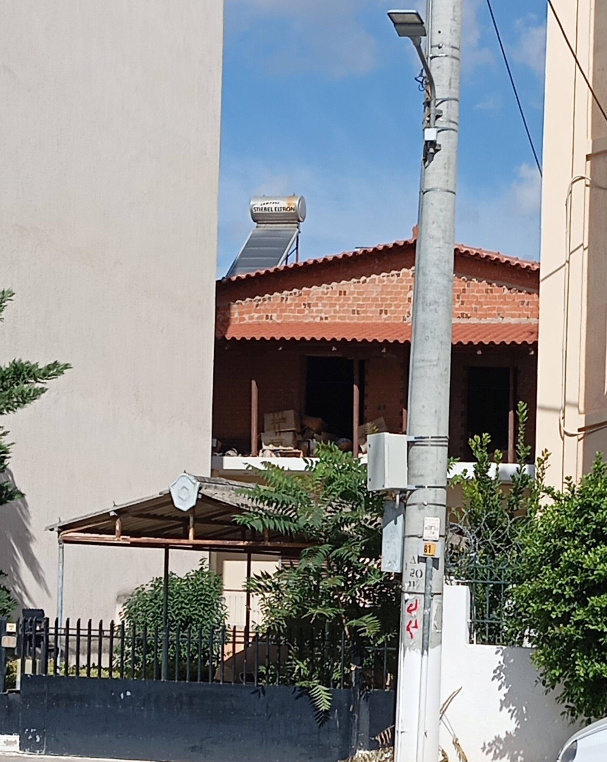 Ολόκληρο οπλοστάσιο βρέθηκε από την ΕΛ.ΑΣ. σε σπίτι στις Αχαρνές με χιλιάδες σφαίρες, χειροβομβίδες και εκρηκτικούς μηχανισμούς.