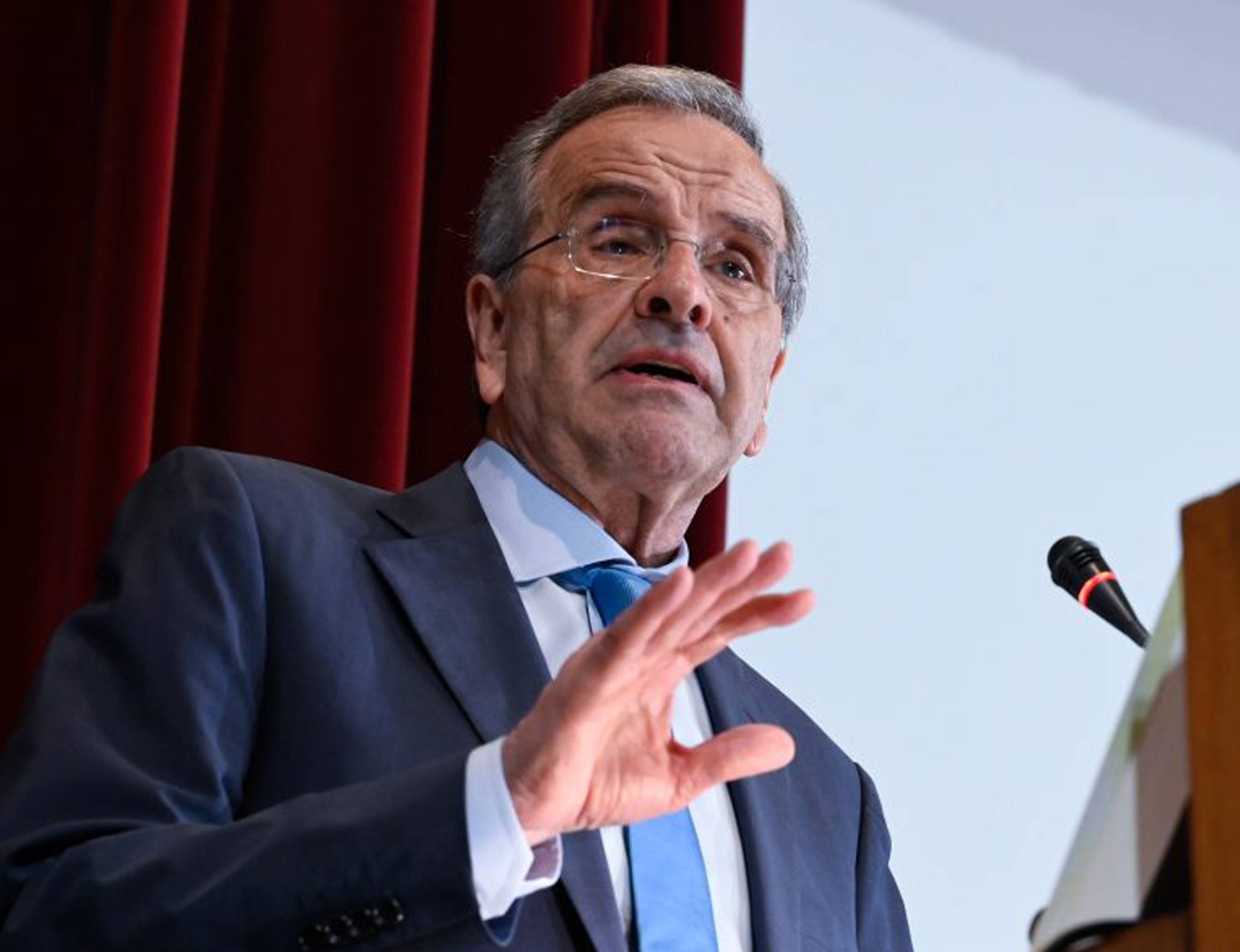 Ο Μητσοτάκης διέγραψε τον Σαμαρά από τη Νέα Δημοκρατία.