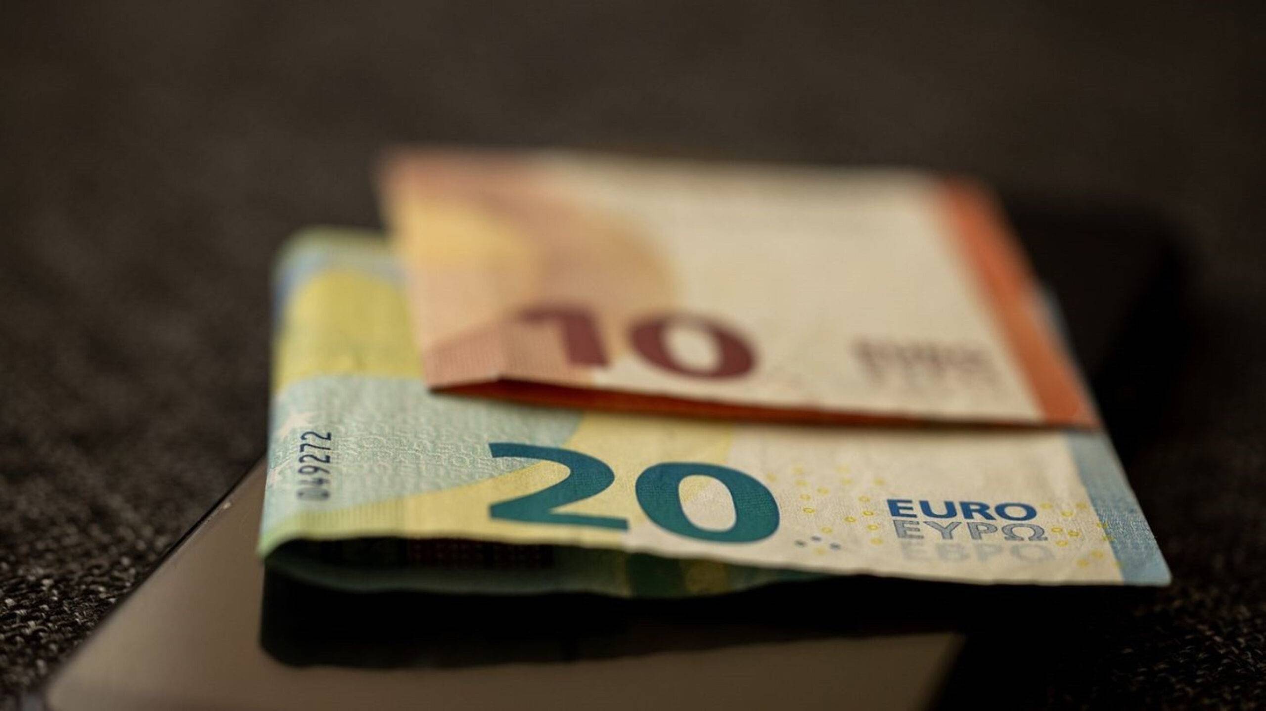 Βουλή: Κατατέθηκε το σχέδιο νόμου για τον κατώτατο μισθό – Πόσο  ευνοϊκές είναι οι  διατάξεις για τους εργαζόμενους…