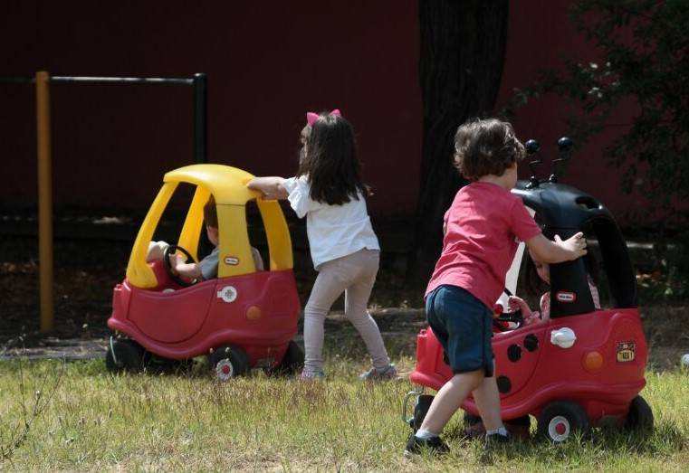 Χολαργός: Παρέμβαση της Εισαγγελίας Αθηνών για το συμβάν σε βρεφονηπιακό σταθμό που έδωσαν λάθος εγγόνι σε παππού.