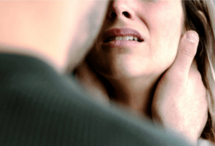 Σοκάρουν τα στοιχεία της ΕΛ.ΑΣ για την ενδοοικογενειακή βία: Περισσότερες από 15.000 γυναίκες-θύματα το 2024