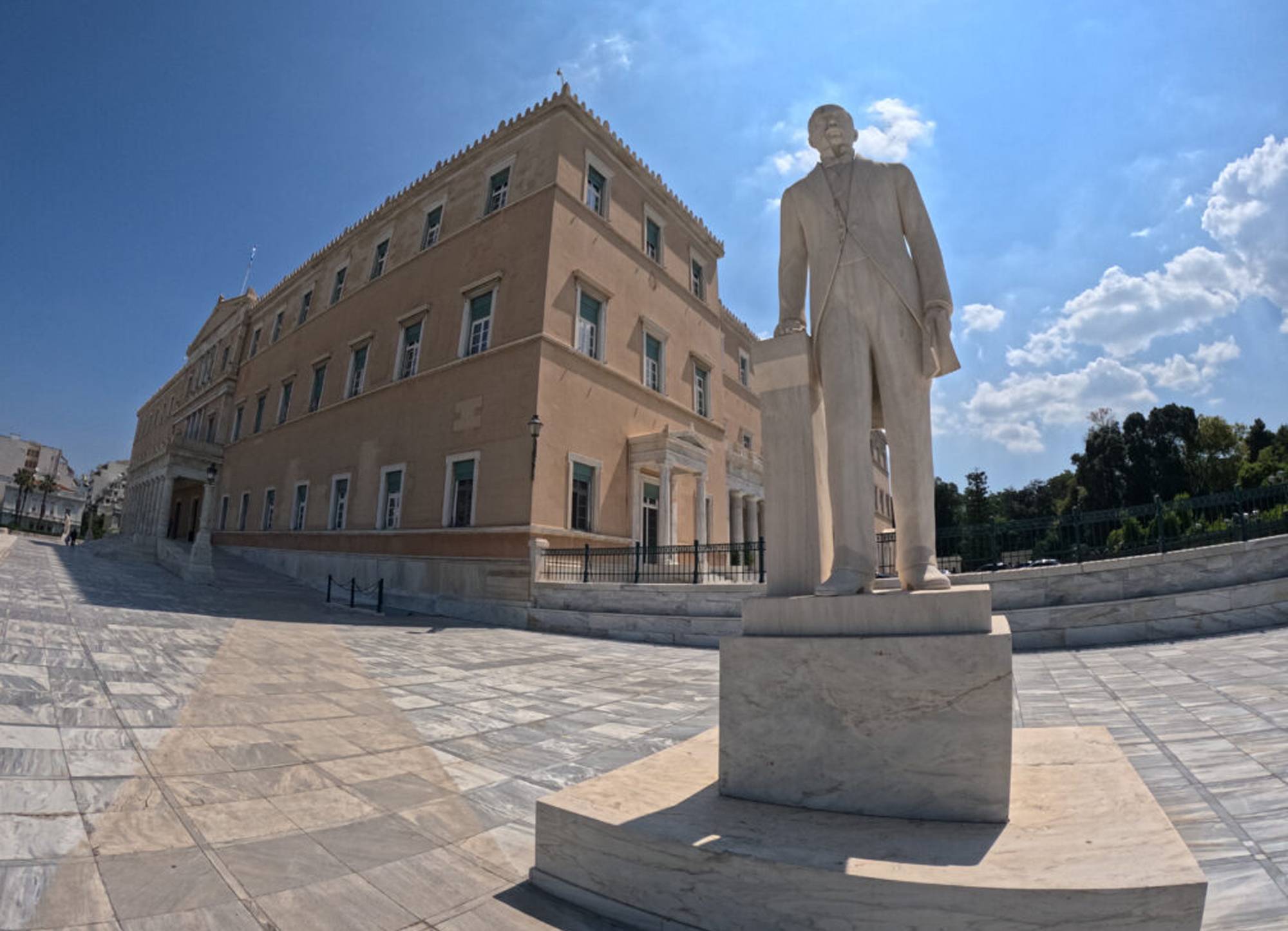 Δεύτερος αστυνομικός της Βουλής συνελήφθη για απειλή κατά της συζύγου του – Η ανακοίνωση της ΕΛΑΣ