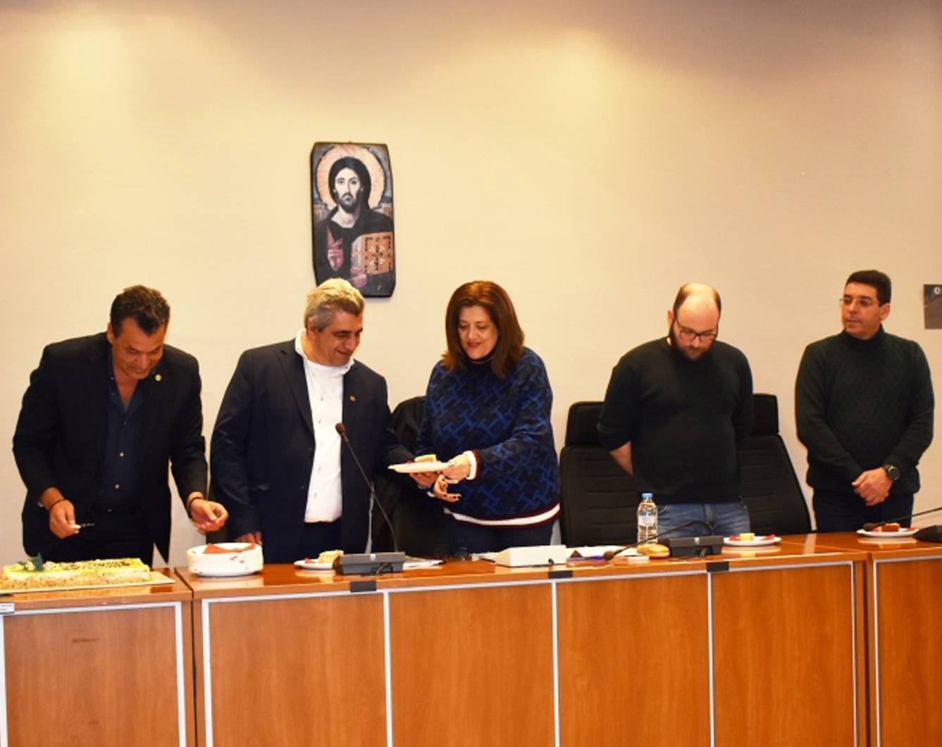 Με τις ευλογίες της Εκκλησίας και Βασιλόπιτα του Δημοτικού Συμβουλίου για το 2025.