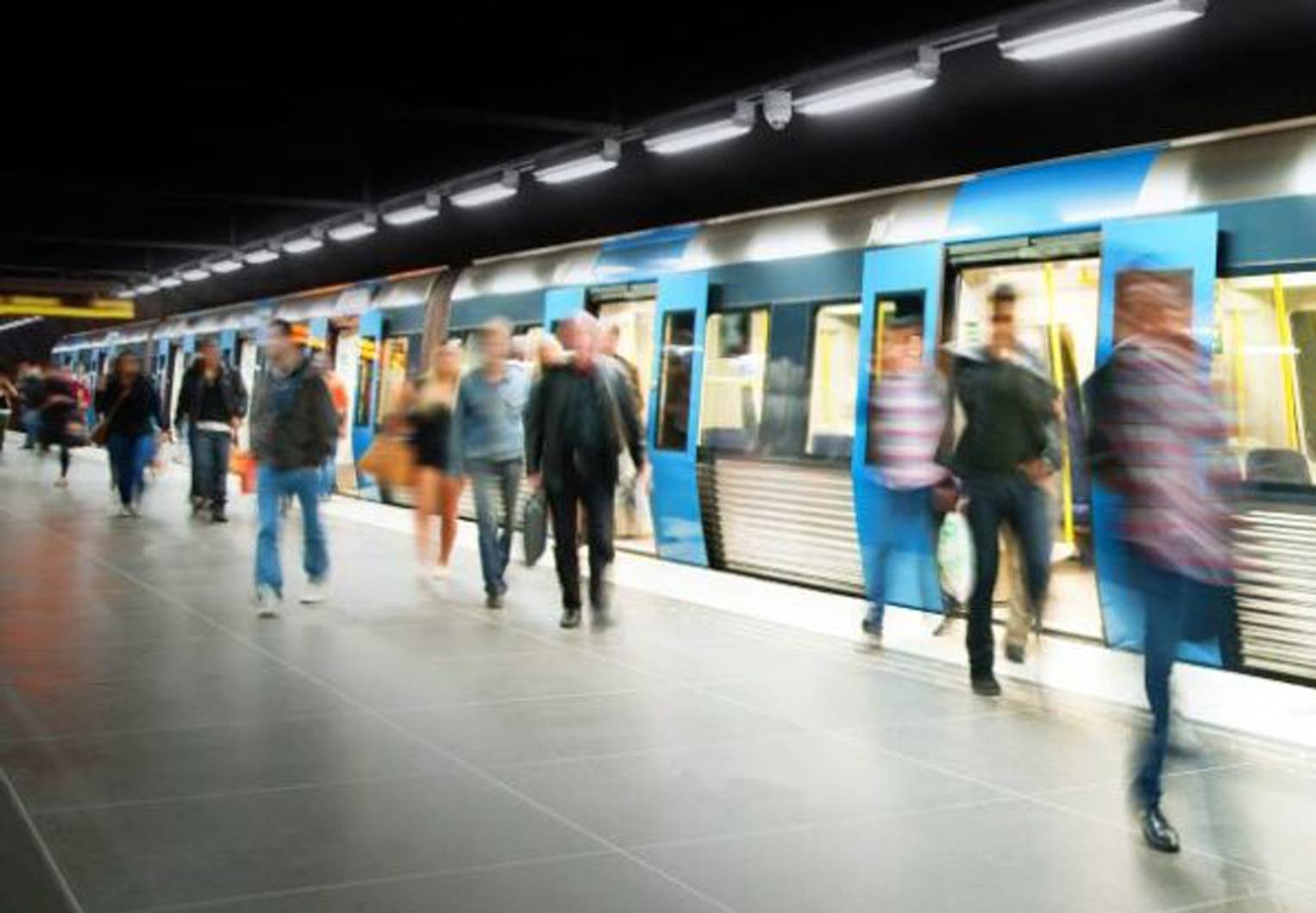 Άνοιξαν όλες οι πόρτες συρμού του Μετρό ενώ ήταν σε κίνηση.