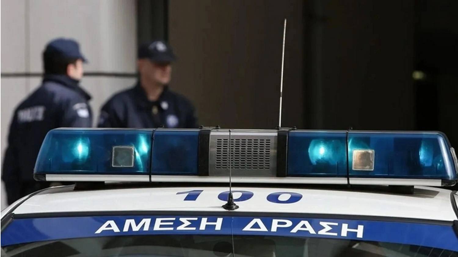 Εξαρθρώθηκαν τρεις συμμορίες που διακινούσαν ναρκωτικά στην Αττική .