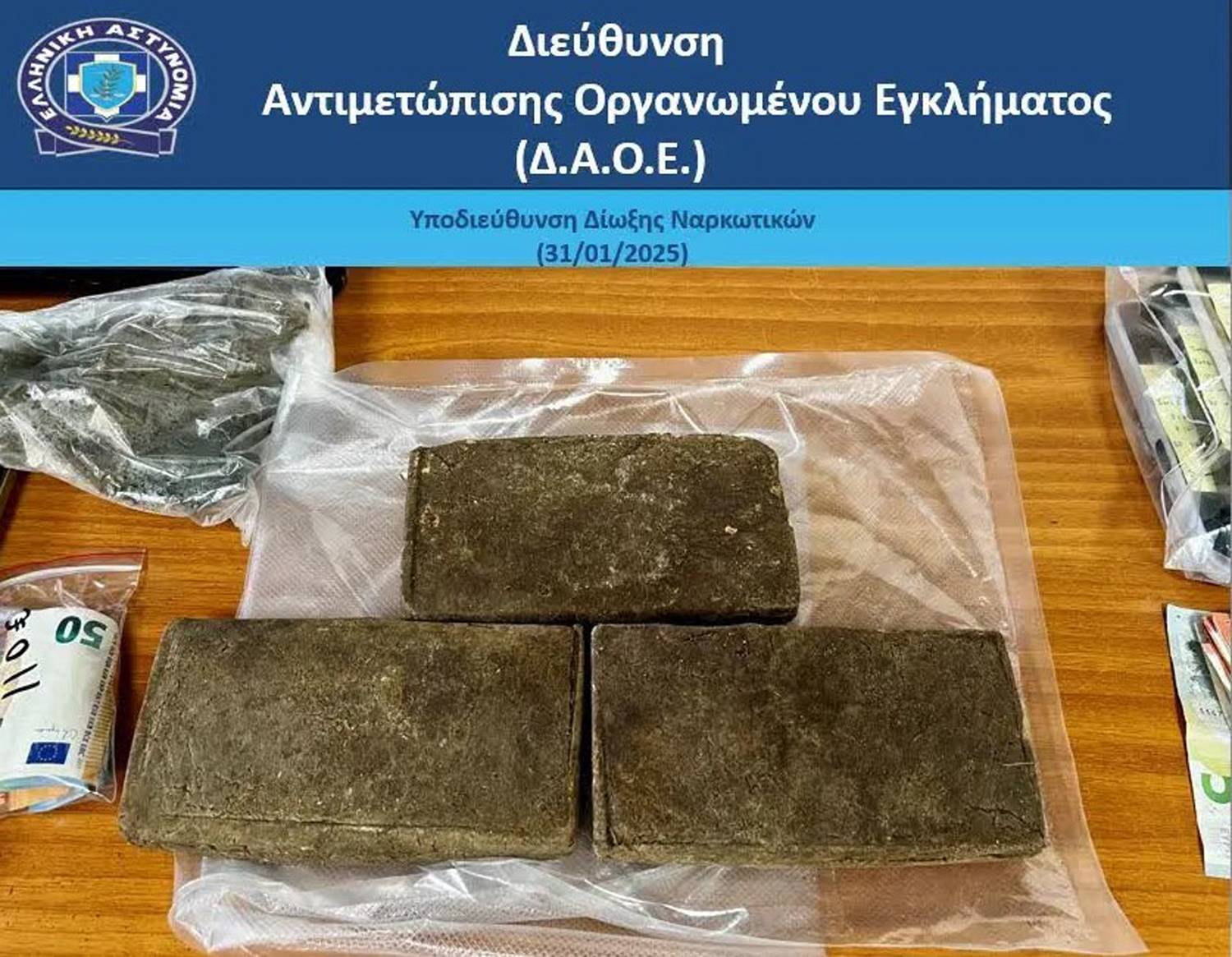 Ελεύθεροι οι 6 από τους 17 κατηγορούμενους που πιάστηκαν για διακίνηση ναρκωτικών (ηρωίνης) σε περιοχές της Δυτικής Αττικής.