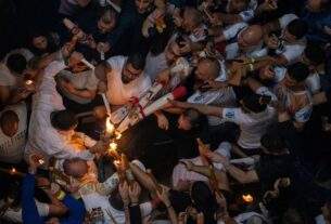 Ιεροσόλυμα: «Δεύτε λάβετε φως» – Λαμπρή η τελετή αφής στον Πανάγιο Τάφο