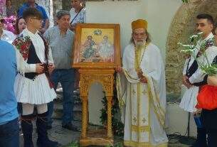 Με κατάνυξη και νότες Αρβανίτικης Παράδοσης ο εορτασμός στο εκκλησάκι της Αγίας Τριάδας στην Πάρνηθα