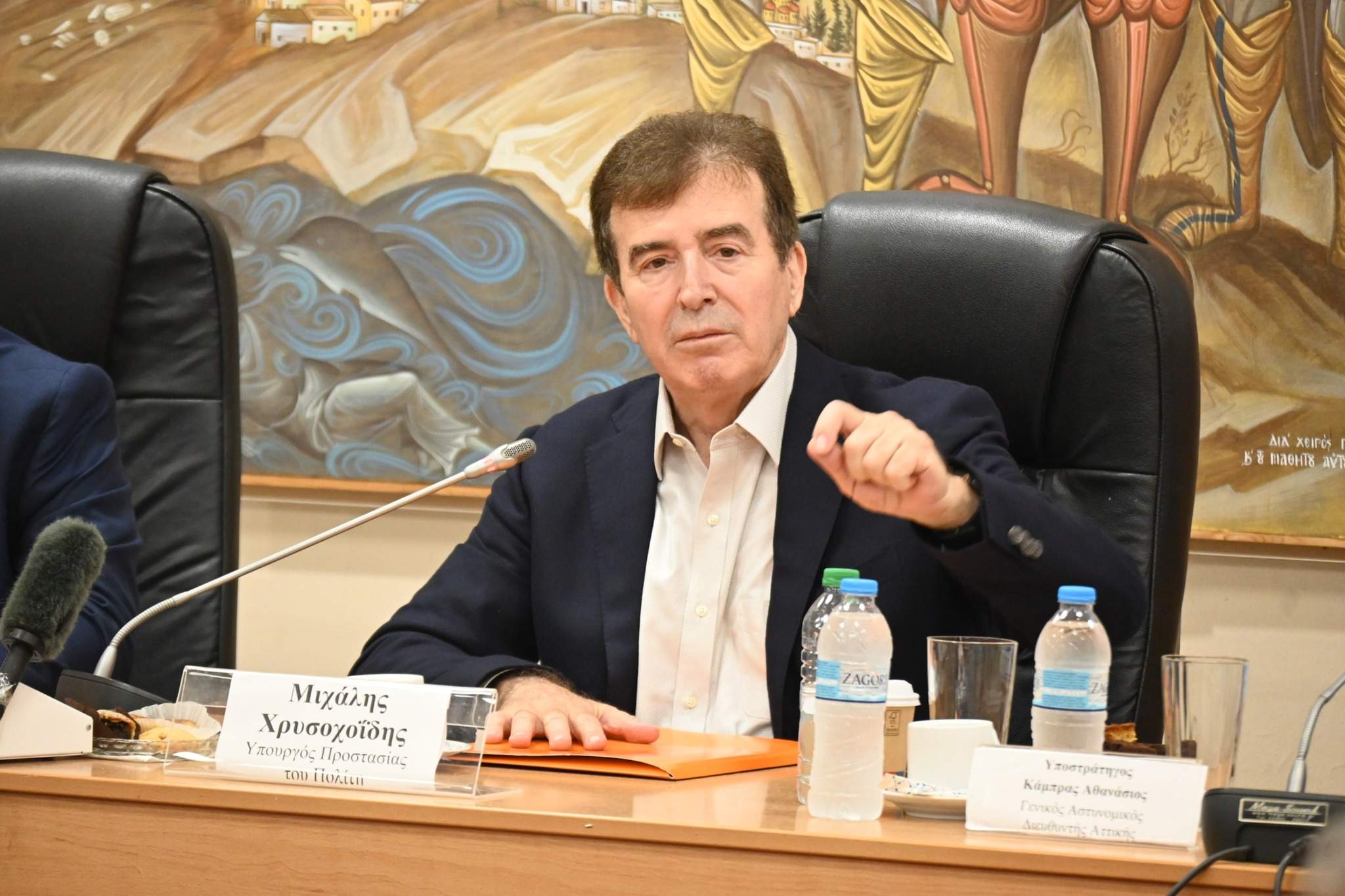 Μείωση της εγκληματικότητας κατά 35% στη Δυτική Αττική ανακοίνωσε ο Μιχάλης Χρυσοχοΐδης.