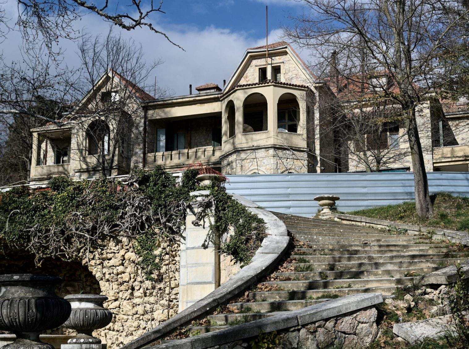 Έτοιμα το 2026 τα μουσεία στο Τατόι – Αυτοψία Μενδώνη στα έργα.