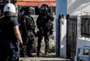 Σαρωτική επιχείρηση της ΕΛ.ΑΣ. σε Φυλή και Αχαρνές. Οκτώ συλλήψεις για ναρκωτικά, ρευματοκλοπή και παραβάσεις.