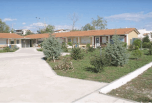 Λειτουργία  προπαρασκευαστικού Τμήματος Εκμάθησης Ελληνικής Γλώσσας για μετανάστες και πρόσφυγες στο ΣΔΕ Αχαρνών.