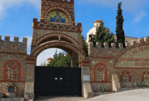 Σήμερα  8 Σεπτεμβρίου, ημέρα του Γενεσίου της Θεοτόκου, εορτάζει η  Ιερά Μονή Παναγίας Γοργοεπήκοου στη Μάνδρα.