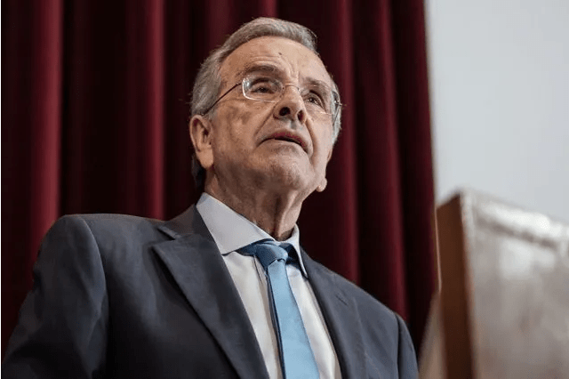 Σαμαράς σε κυβέρνηση: Δεν μπορείτε να αρνείστε την εκταφή σορών των θυμάτων των Τεμπών.
