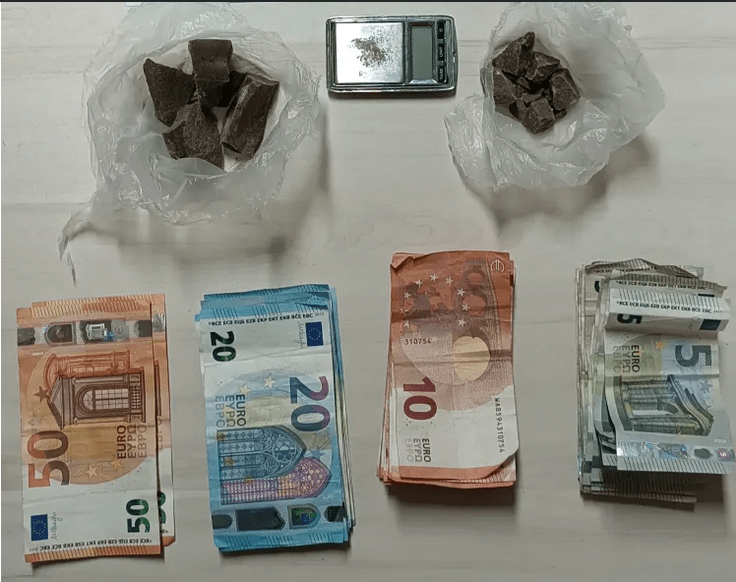 Σύλληψη τριών γυναικών για διακίνηση ναρκωτικών στις Αχαρνές.