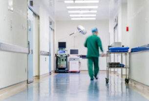 Γρίπη: υπερδιπλασιάστηκαν οι εισαγωγές στα Νοσοκομεία – «καμπανάκι» ΕΟΔΥ για εμβολιασμό