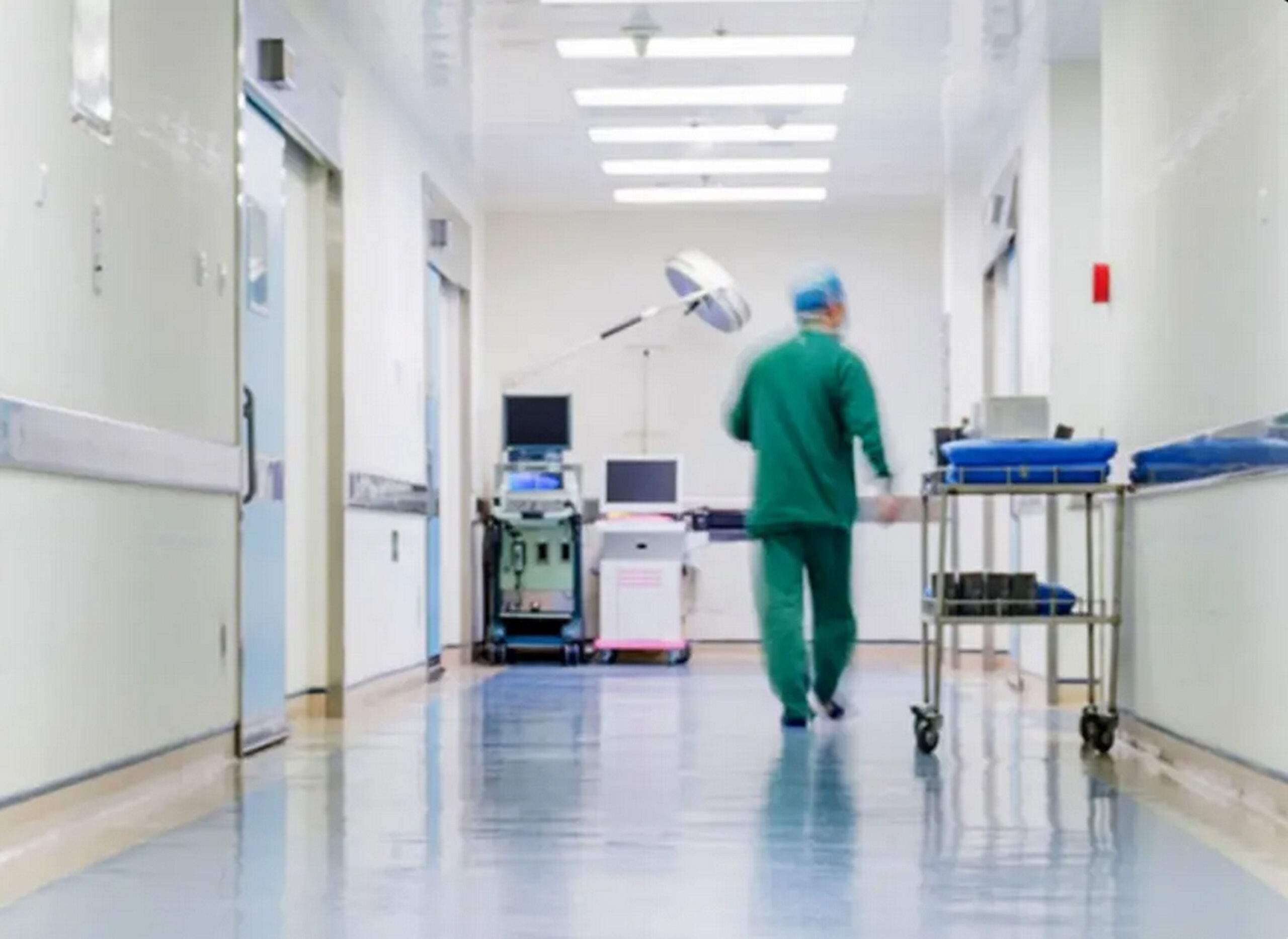 Γρίπη: υπερδιπλασιάστηκαν οι εισαγωγές στα Νοσοκομεία – «καμπανάκι» ΕΟΔΥ για εμβολιασμό