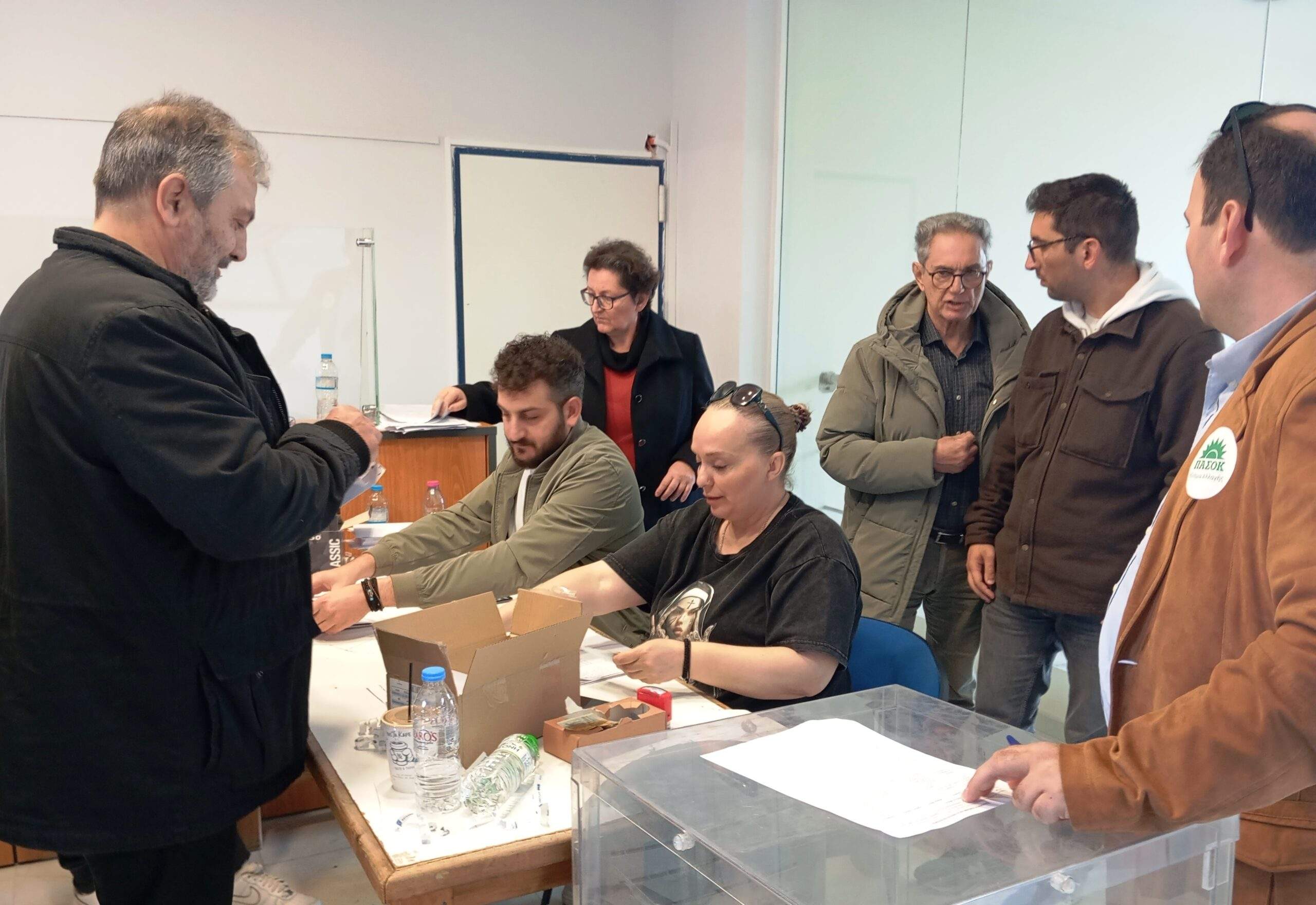 ΠΑΣΟΚ εκλογή  αντιπροσώπων :  Ικανοποίηση για την μεγάλη προσέλευση –  απογοήτευση  για τις παραφωνίες   και  το   αποτέλεσμα.