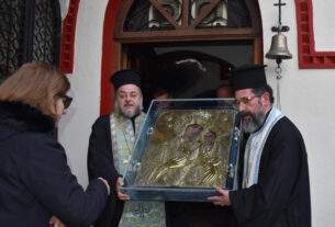Με τιμές υποδέχθηκαν την Εικόνα της Μονής Κλειστών στα Άνω Λιόσια,  πιστοί τη συνόδεψαν πεζή ακόμη και υπό βροχή