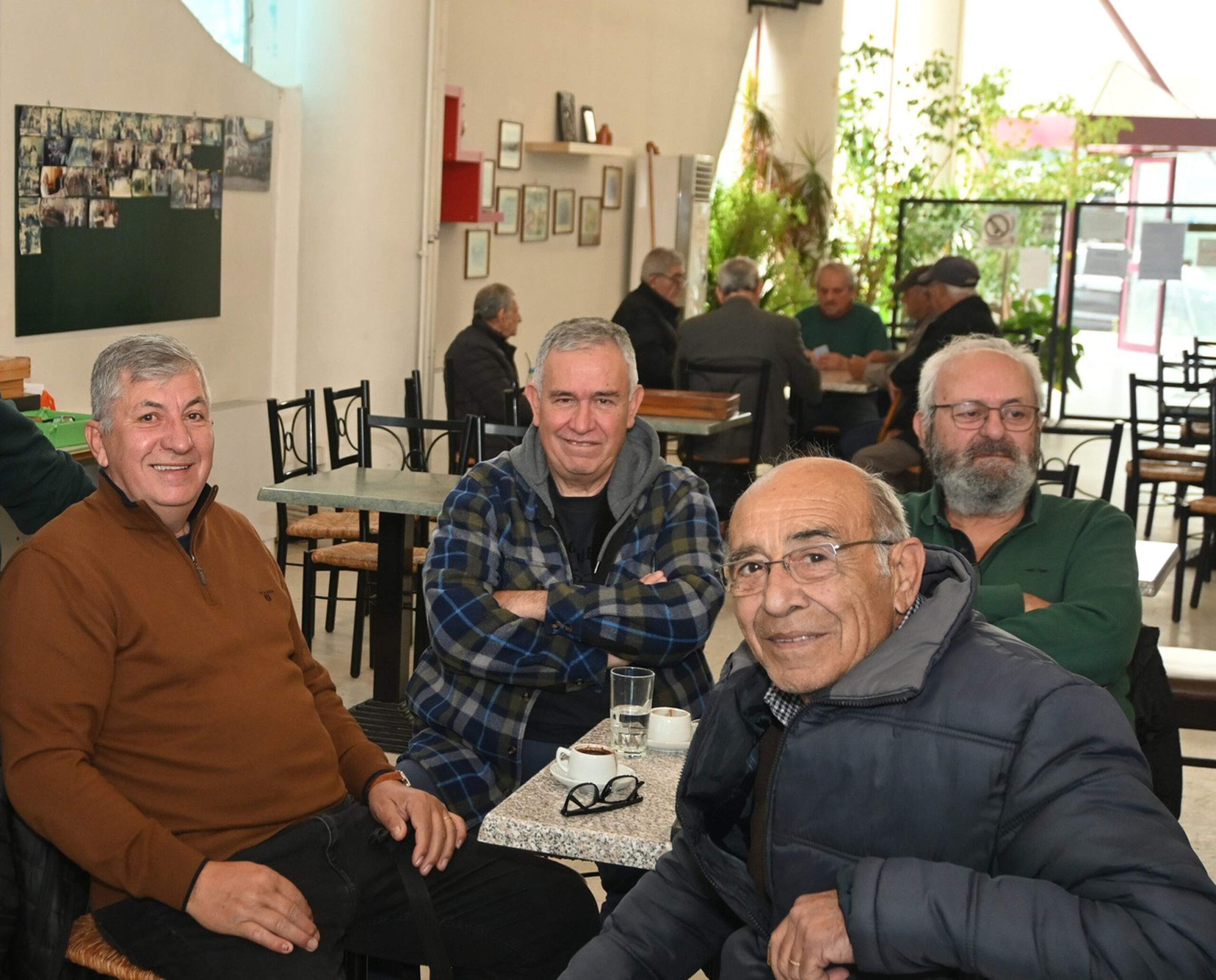 ΔΗΜΟΣ   ΚΑΙ  ΤΜ. ΑΣΦ. ΑΧΑΡΝΩΝ: Προστατεύουμε τους ηλικιωμένους ενημερώνοντας τους.