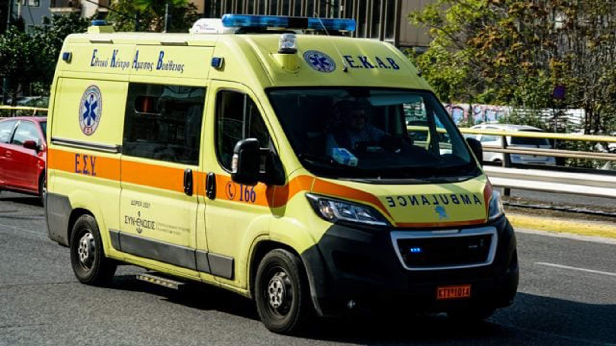 Τραγωδία στις Αχαρνές: Νταλίκα παρέσυρε και σκότωσε πεζή.