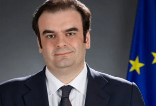 Τριπλή παρέμβαση για χρέη σε εφορία, ταμεία και τράπεζες: Ποιοι μπαίνουν στις νέες 72 δόσεις, ο εξωδικαστικός και ο ρόλος της πάγιας ρύθμισης των 24 δόσεων.