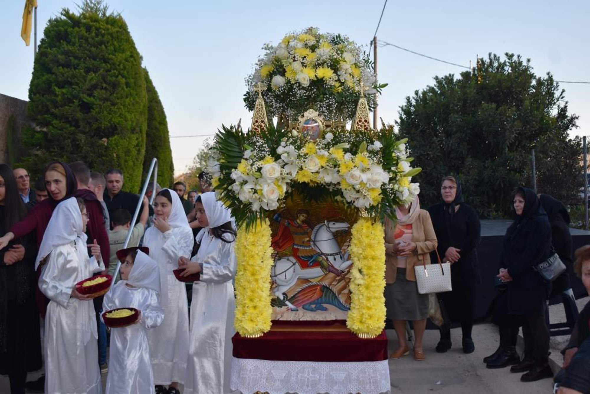 Συνοδεία  Εφίππων και Φιλαρμονικής  η Λιτάνευση  του Αγίου Γεωργίου   Γ.Ο.Χ Λίμνης Άνω Λιοσίων