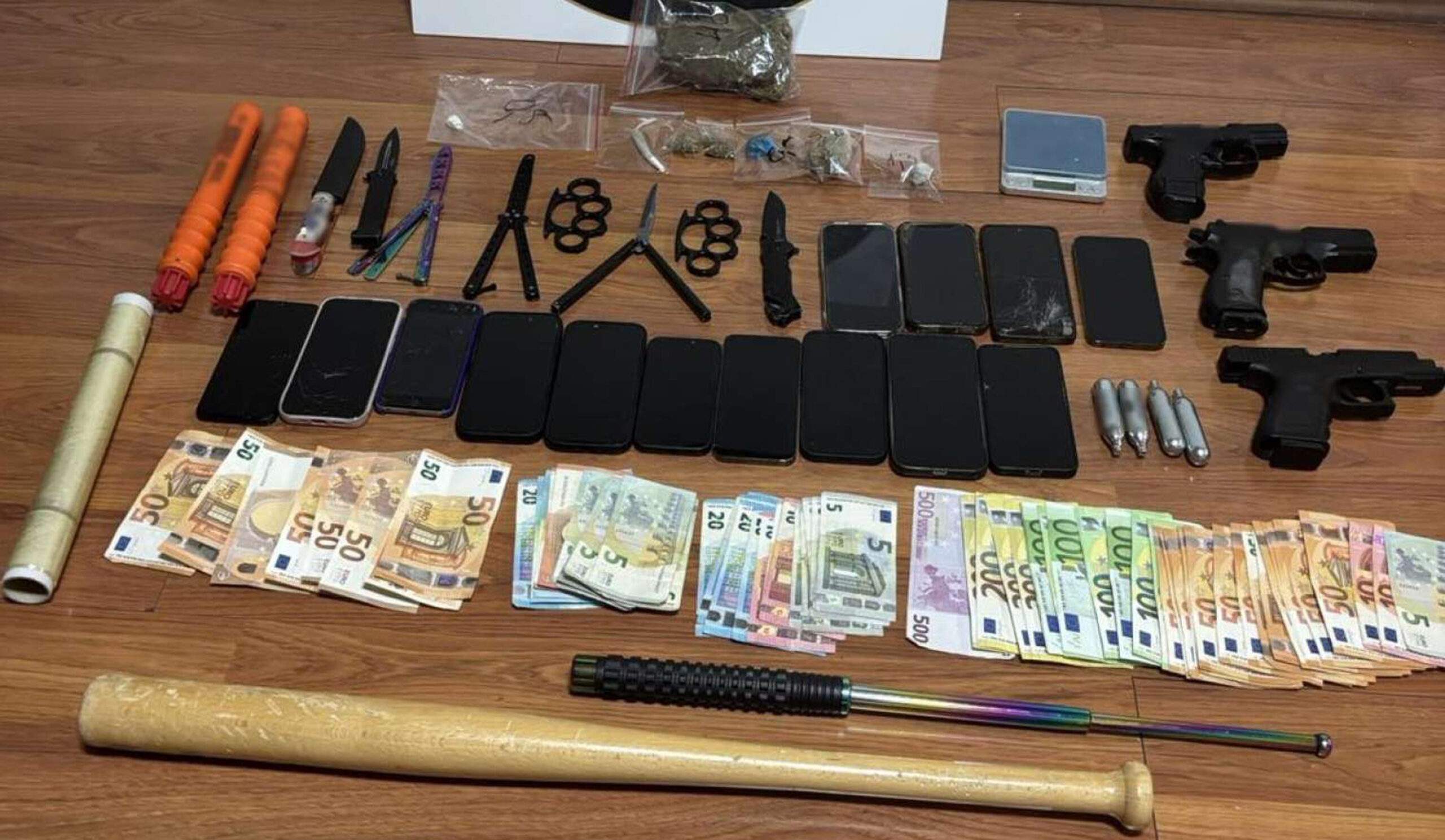 Εξάρθρωση 2 εγκληματικών οργανώσεων με 11 νεαρά μέλη που διακινούσαν ναρκωτικές ουσίες σε ανήλικους στα Βόρεια Προάστια